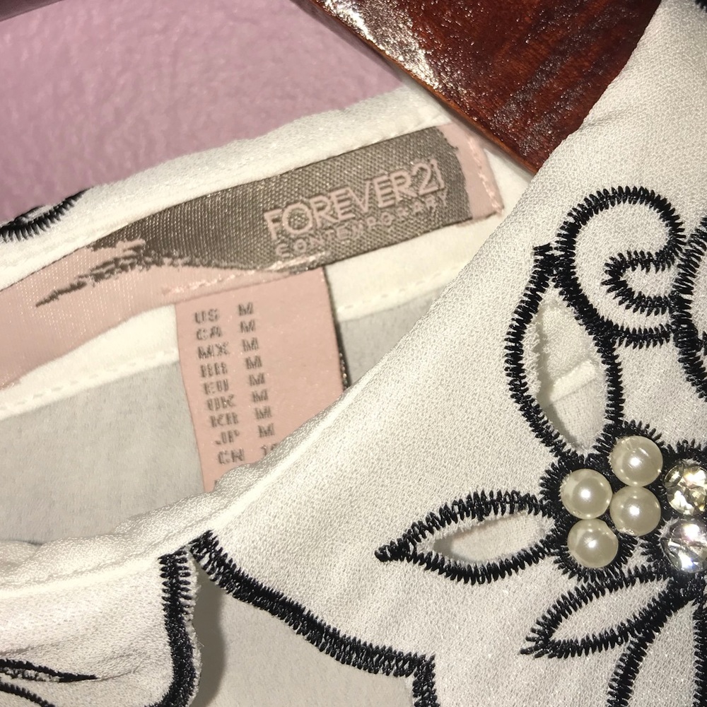 Contemporary (button back) IVORY Top - Picture 7 of 7